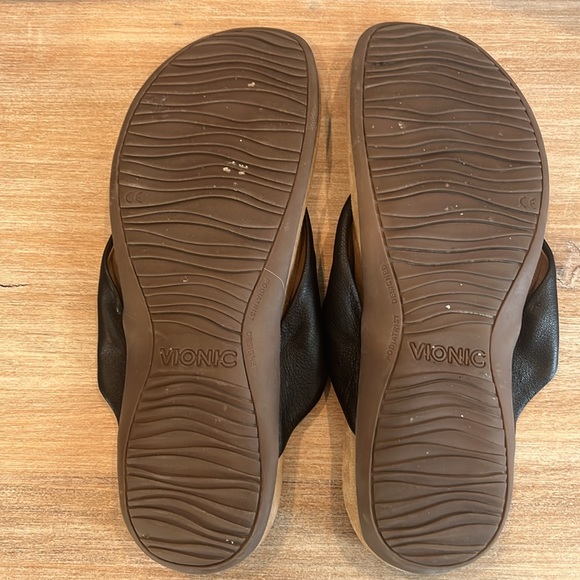 Vionic size 11 women’s. - Picture 2 of 3